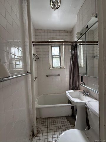 2167 33rd Street 3H, Astoria, NY 11105