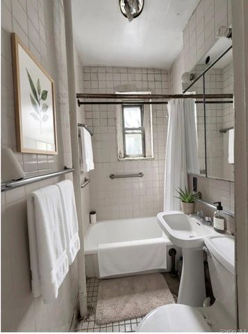 2167 33rd Street 3H, Astoria, NY 11105