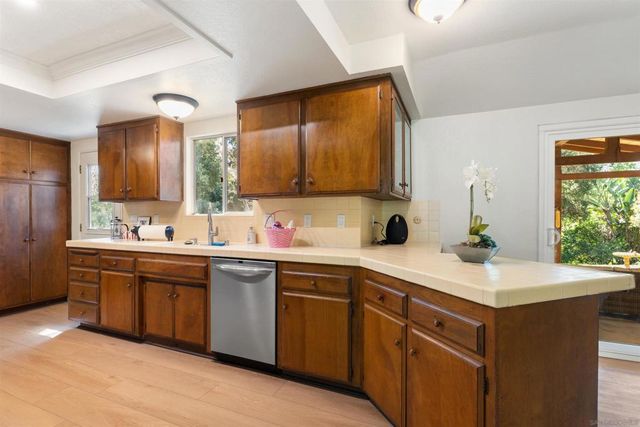 1027 Pepper Tree Lane, Fallbrook, CA 92028