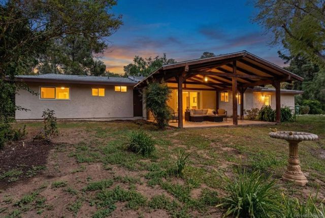 1027 Pepper Tree Lane, Fallbrook, CA 92028