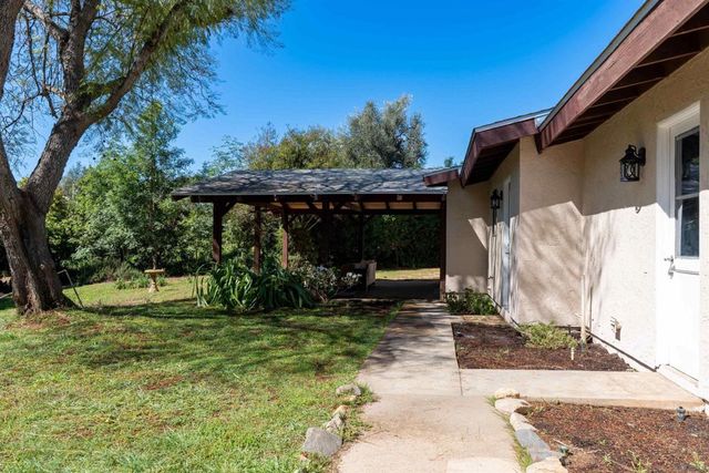 1027 Pepper Tree Lane, Fallbrook, CA 92028