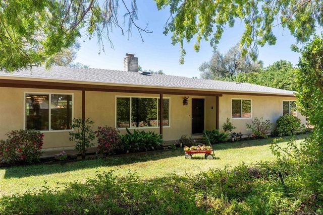 1027 Pepper Tree Lane, Fallbrook, CA 92028