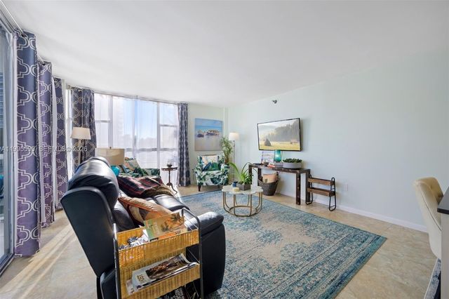 20515 E Country Club Dr 348, Aventura, FL 33180