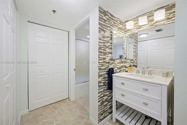 20515 E Country Club Dr 348, Aventura, FL 33180