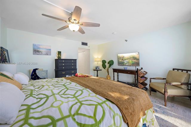 20515 E Country Club Dr 348, Aventura, FL 33180