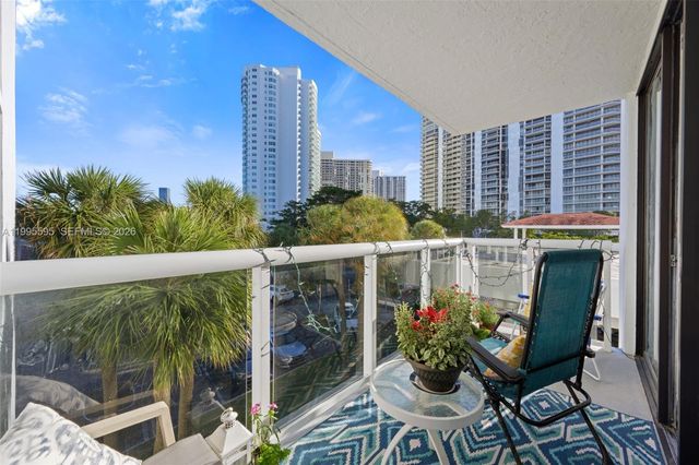 20515 E Country Club Dr 348, Aventura, FL 33180