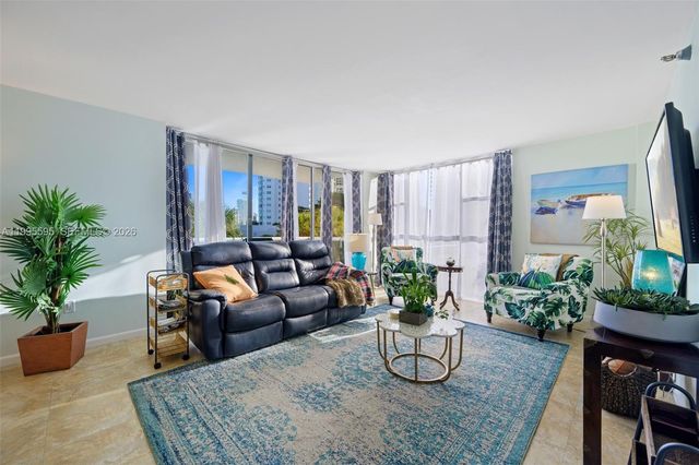 20515 E Country Club Dr 348, Aventura, FL 33180