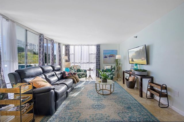 20515 E Country Club Dr 348, Aventura, FL 33180