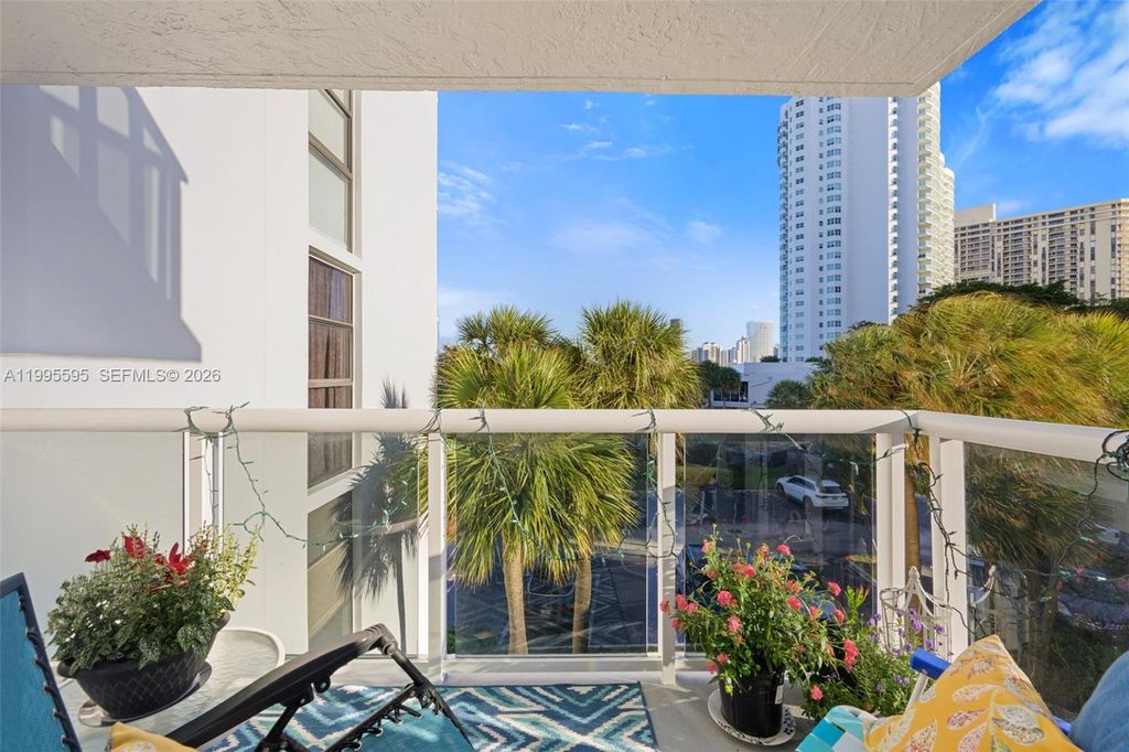 20515 E Country Club Dr 348, Aventura, FL 33180