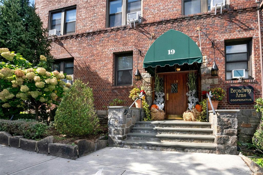 19 S Broadway 5 D, Tarrytown, NY 10591 — photo 2