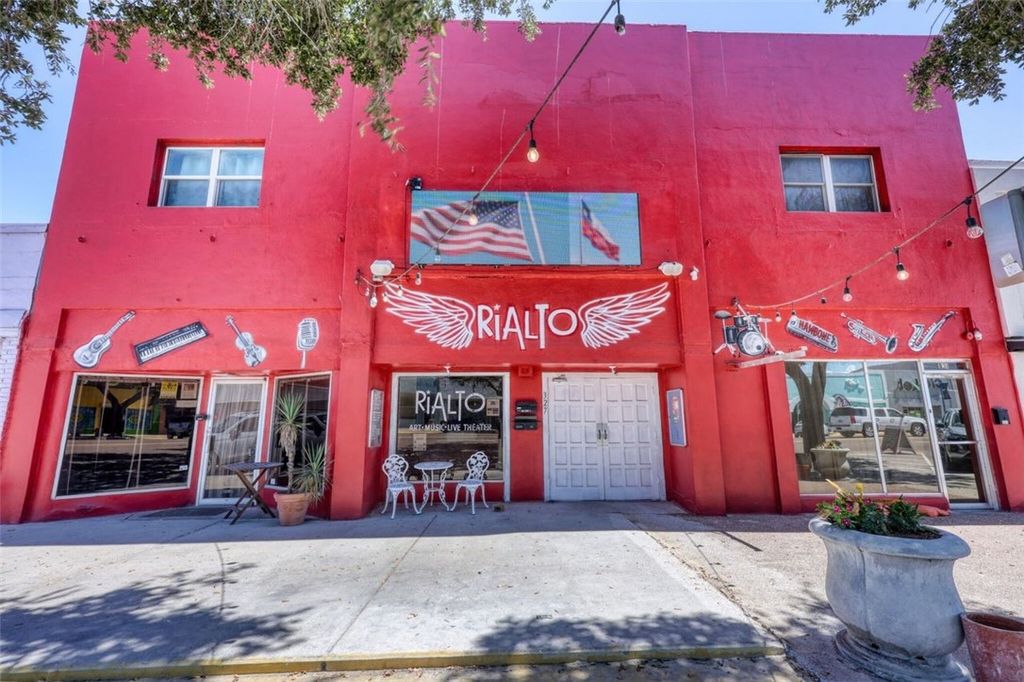 327 S Commercial St, Aransas Pass, TX 78336 — exterior