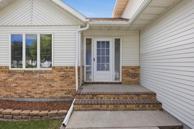 2901 32nd Street S, Fargo, ND 58103