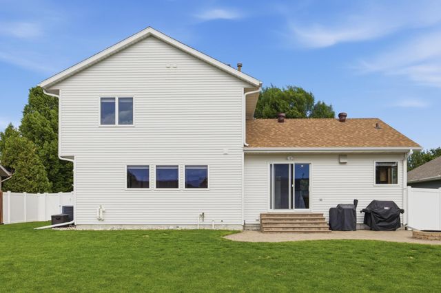 2901 32nd Street S, Fargo, ND 58103