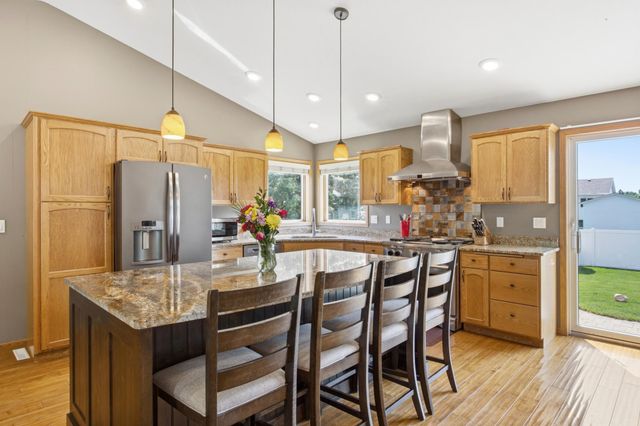 2901 32nd Street S, Fargo, ND 58103