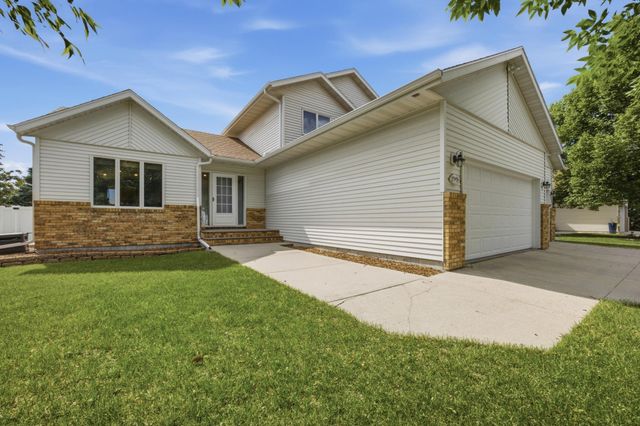 2901 32nd Street S, Fargo, ND 58103