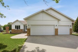 2901 32nd Street S, Fargo, ND 58103