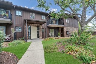 55 W 64th Street 102, Westmont, IL 60559