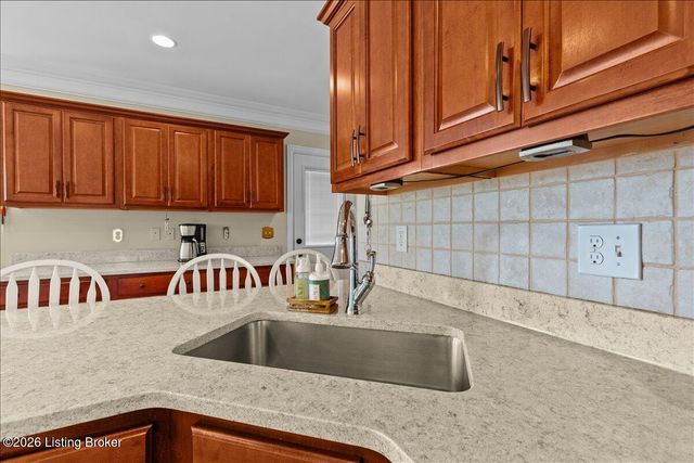 1200 Blackthorn Rd, Louisville, KY 40299