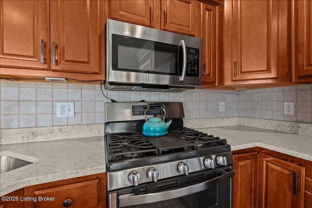 1200 Blackthorn Rd, Louisville, KY 40299