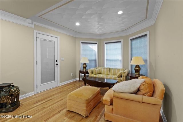 1200 Blackthorn Rd, Louisville, KY 40299