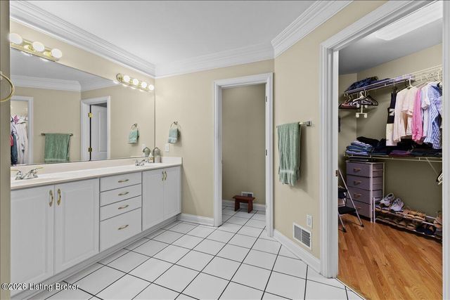 1200 Blackthorn Rd, Louisville, KY 40299