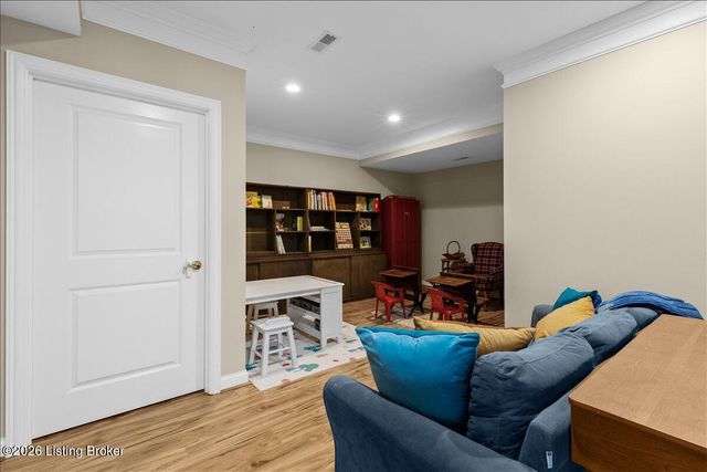 1200 Blackthorn Rd, Louisville, KY 40299