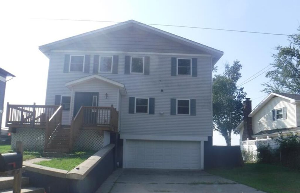 2918 E Shore Drive, Portage, MI 49002
