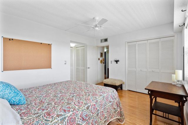 3499 Oaks Way 806, Pompano Beach, FL 33069