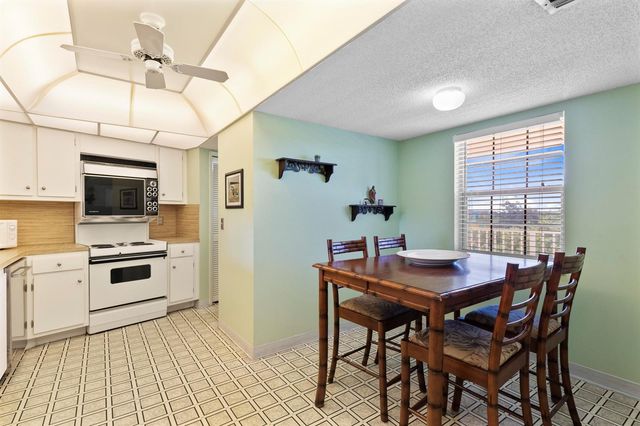 3499 Oaks Way 806, Pompano Beach, FL 33069