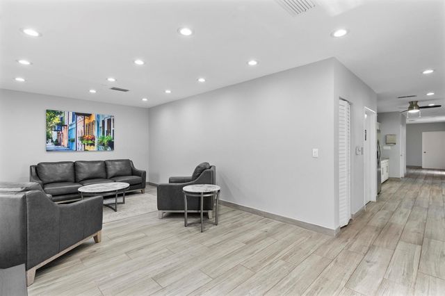 3499 Oaks Way 806, Pompano Beach, FL 33069