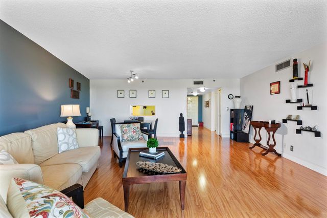 3499 Oaks Way 806, Pompano Beach, FL 33069