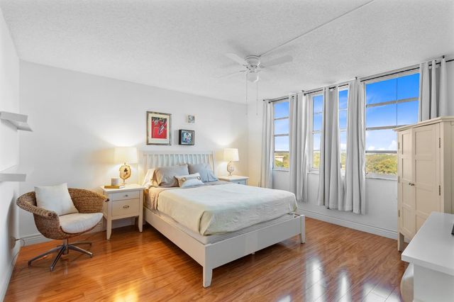 3499 Oaks Way 806, Pompano Beach, FL 33069