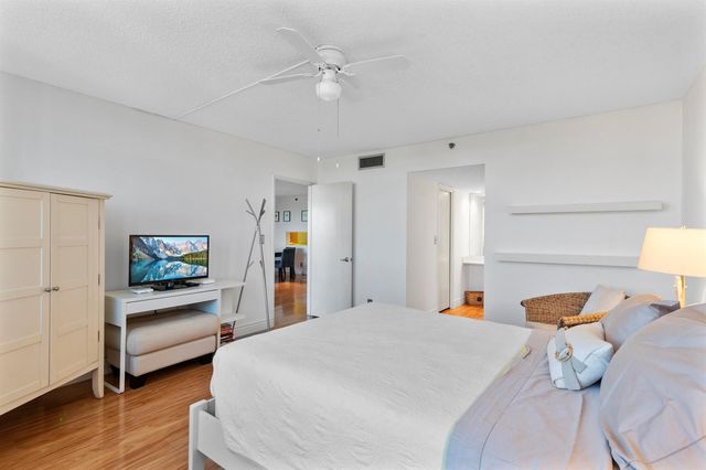 3499 Oaks Way 806, Pompano Beach, FL 33069