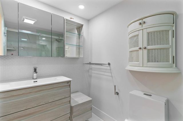 3499 Oaks Way 806, Pompano Beach, FL 33069