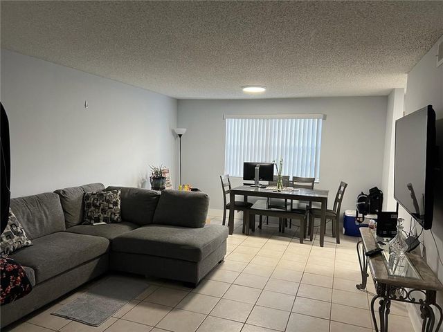 8657 SW 5th Street 108, Pembroke Pines, FL 33025