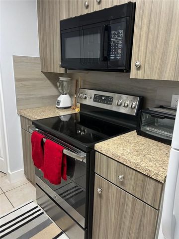 8657 SW 5th Street 108, Pembroke Pines, FL 33025