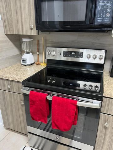 8657 SW 5th Street 108, Pembroke Pines, FL 33025