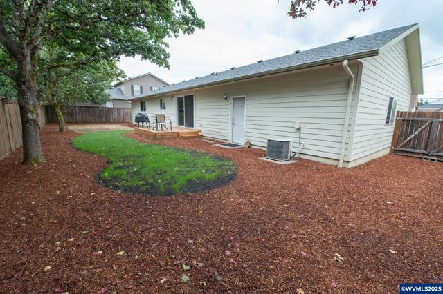 343 SE Hankel St, Dallas, OR 97338