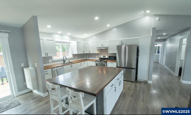 343 SE Hankel St, Dallas, OR 97338