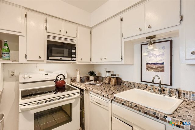 1559 Parkview Drive F4, Canyon Lake, TX 78133