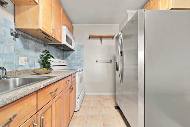 900 Governors Dr 37, Winthrop, MA 02152