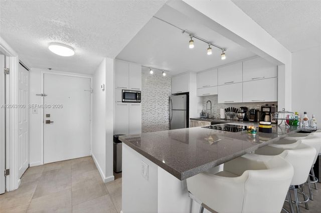 2851 NE 183rd St 605E, Aventura, FL 33160