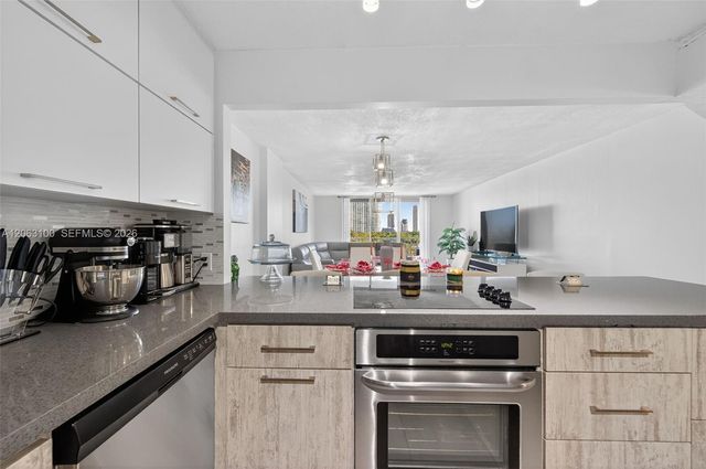2851 NE 183rd St 605E, Aventura, FL 33160