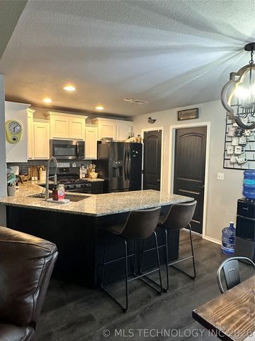 10803 E 112th Street North, Owasso, OK 74055