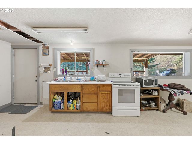 31287 NEW KIRK Rd, Scappoose, OR 97056