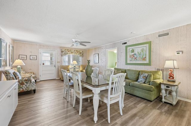 208 4th Ave. N, North Myrtle Beach, SC 29582