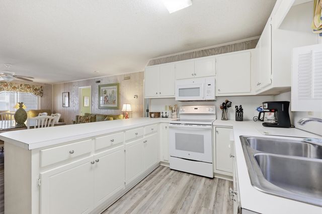 208 4th Ave. N, North Myrtle Beach, SC 29582