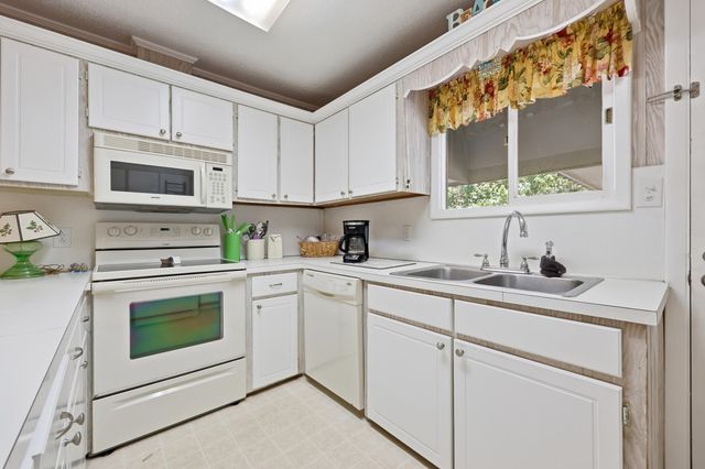208 4th Ave. N, North Myrtle Beach, SC 29582