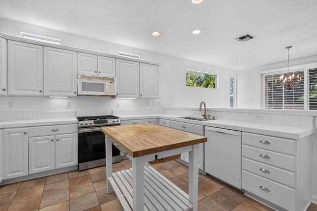 2621 Woodacre Ln, Lincoln, CA 95648