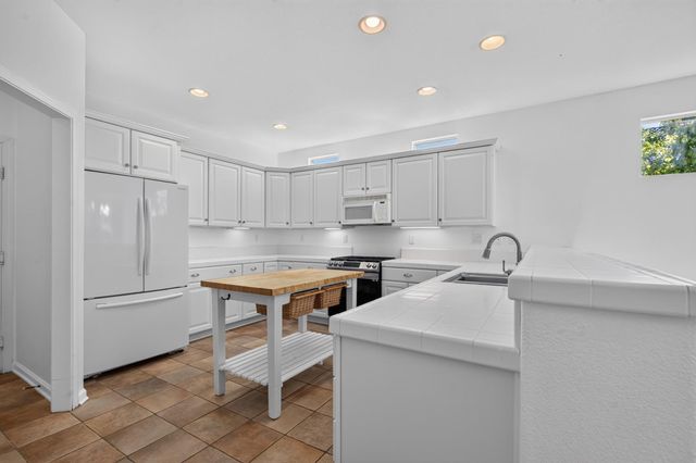 2621 Woodacre Ln, Lincoln, CA 95648